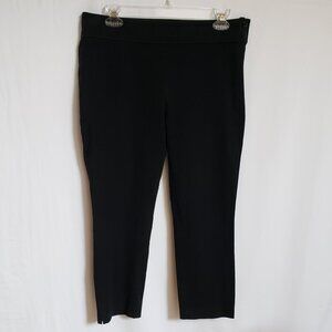 Lauren by Ralph Lauren - Cropped Black Pants. 53% Cotton. Size 8